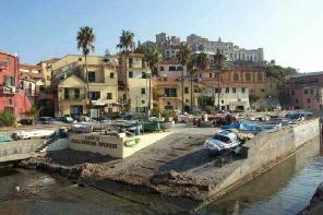 Xtrallusion photo gallery of Italy. Photos, pictures, images and photographs of the Italian Rivieras, the Italian Lakes, the Italian Alps, the Cinque Terre, the Amalfi coast and some of the most beautiful corners of Italy. Plus photos of Italian cities such as Pisa, Milan, Genoa and Rome.